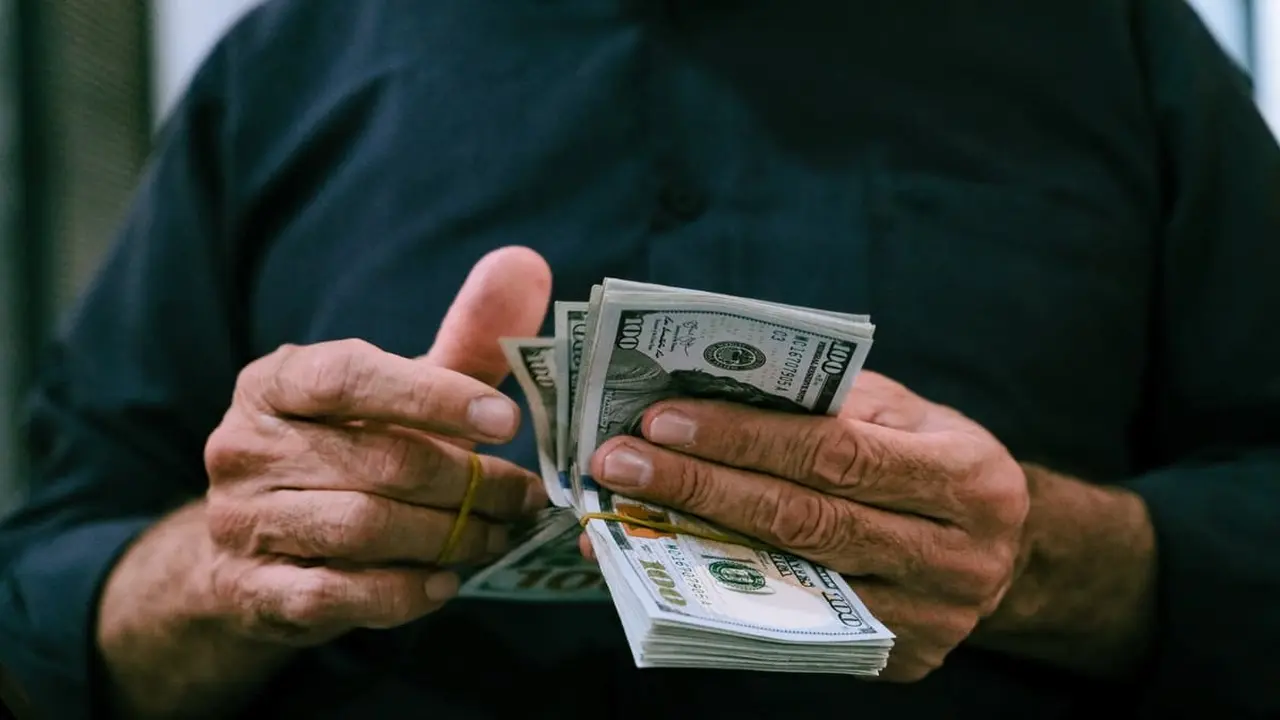 استقرار التومان أمام الدولار وسط تصاعد الهجمات الأميركية
